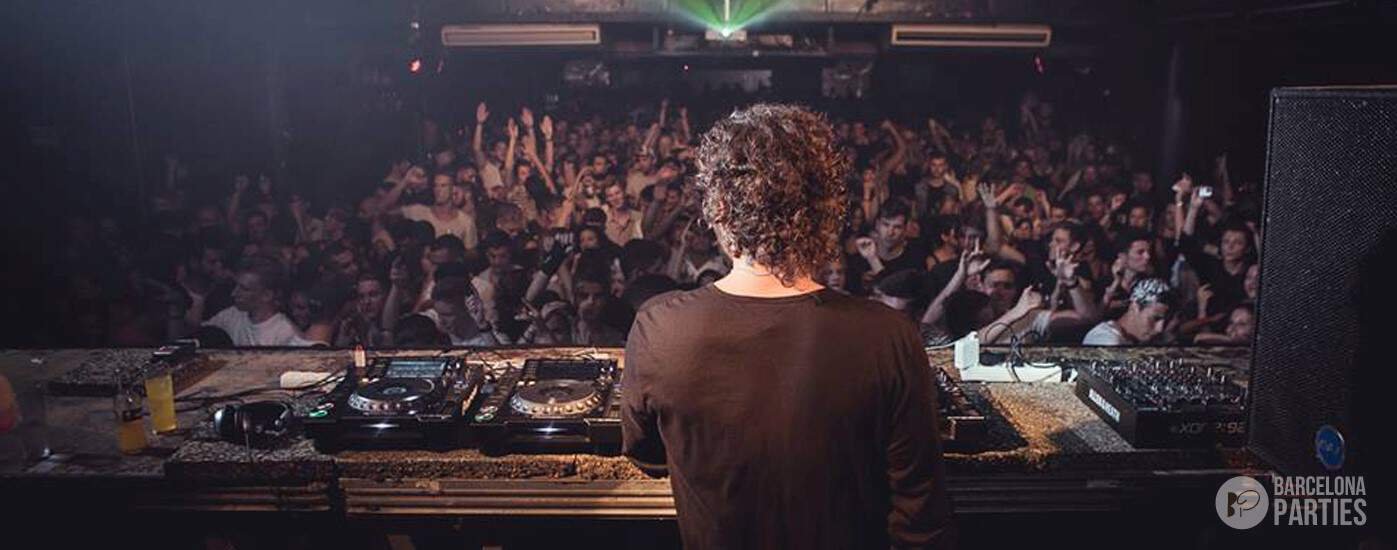 city-hall-club-barcelona-parties-dj-back