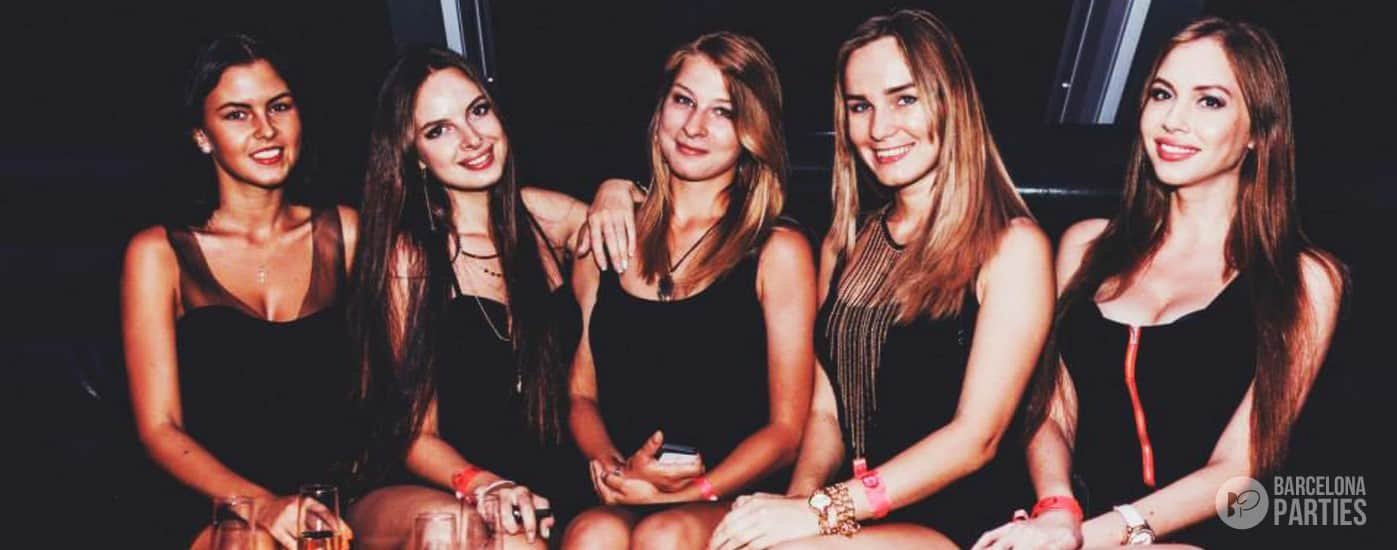 eclipse-barcelona-parties-hot-girls-sitting